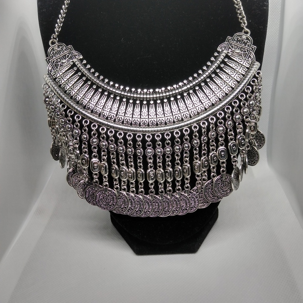 Beautiful Statement Necklace NWOT